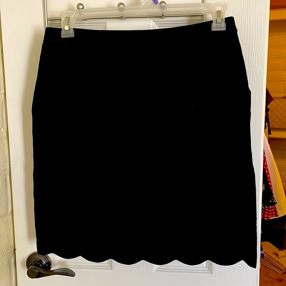 Scallop hem pencil skirt